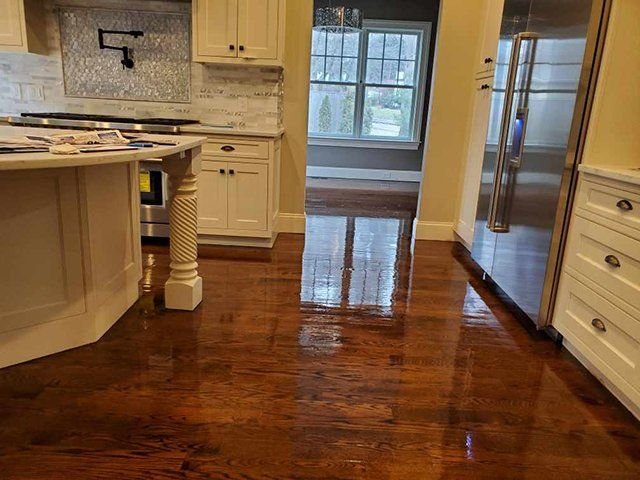 Cesar's Hardwood Floors project photo 25